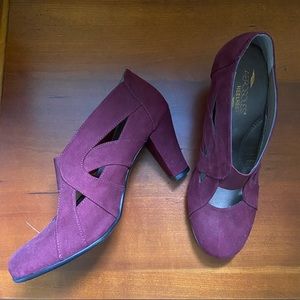 Brand new maroon Aerosoles heels